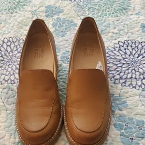 Naturalizer Tan Leather Loafers with Moccasin Stitching